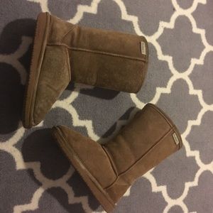 ~comfy brown bearpaw uggs~